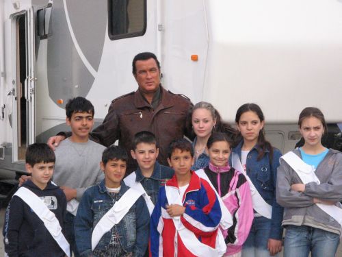 Steven Seagal lupta in Romania Fii inteligent, Nu fi violent!