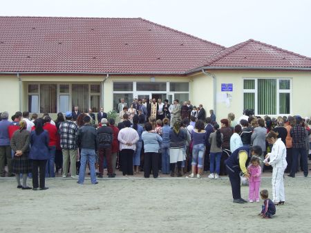 IAA a pus sufletul si 26.000 EUR pentru o scoala distrusa de inundatii