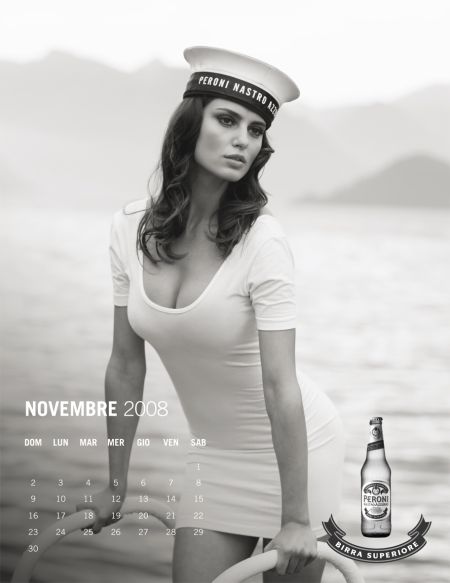 CALENDARIO_PERONI_-_Noiembrie__Catrinel_Menghia_450.jpg