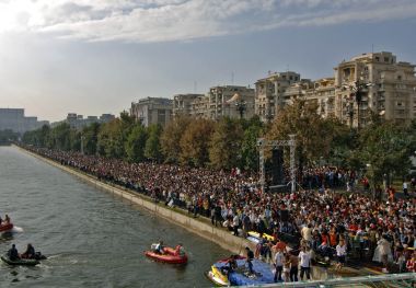 Headvertising a dat aripi Red Bull Flugtag Romania 2005