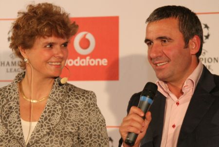 Hagi s-a transferat la Vodafone