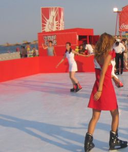 Coca-Cola Soundwave trage patinoarul pe plaja