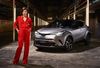 Toyoya C-HR a urcat-o la bord pe Milla Jovovich