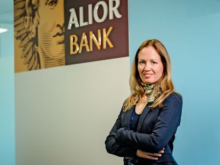 Telekom Banking lanseaza deschiderea de cont curent 100% online
