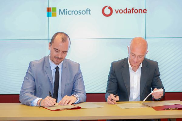 Memorandum Vodafone si Microsoft pentru digitalizarea sectoarelor public si privat din Romania