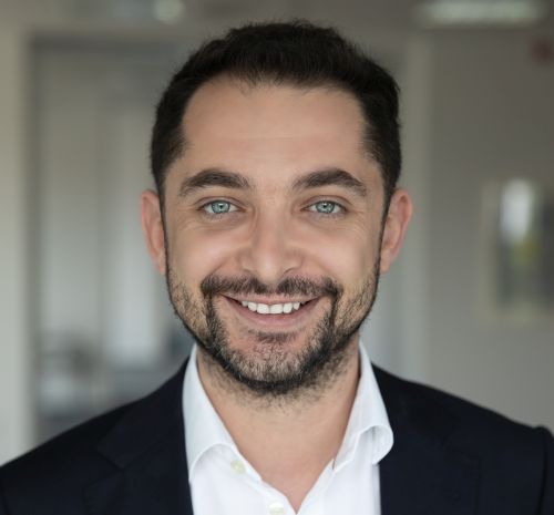 Cu peste 2,5 miliarde de tranzacții analizate în 2025, Footprints AI lansează primul Copilot AI pentru retailul fizic