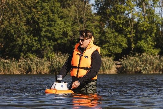 Senzor AI pentru Calitatea Apei și Tastatura Inteligentă pentru Parkinson - Inovații globale în tehnologie la James Dyson Award 2025 