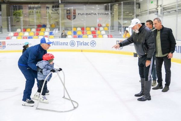 Peste 200 de copii au fost prezenți pe gheața Patinoarului Allianz-Țiriac Arena, la programul gratuit „Primii pași pe gheață” al Fundației Țiriac