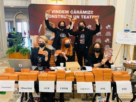 Teatrul Grivita 53 a vandut 215 caramizi ,,ctitor” la Camera Deputatilor. Continua demersul in Senat.