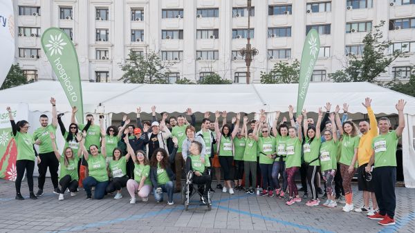 Peste 500 de alergatori si 300.000 de lei la Semimaratonul Bucuresti transformati in speranta impotriva bolilor incurabile de #TeamHOSPICE.