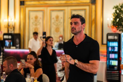 Câștigătorii premiilor speciale HELL s-au întâlnit cu celebrul actor și cântăreț italian, Michele Morrone, ambasadorul marcii