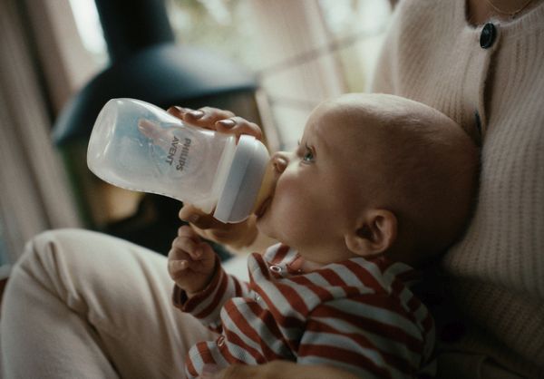 Philips Avent lanseaza biberoanele Natural Response care imita forma si comportamentul sanului si se adapteaza la ritmul de baut al bebelusului