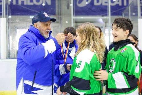 Peste 500 de copii au adus spectacolul hocheiului pe gheața Patinoarului Allianz-Țiriac Arena, la Țiriac Trophy