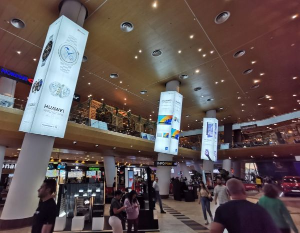 Telecomunicatii, Banking, Fashion & Jewelry si FMCG sunt industriile care folosesc cu precadere expunere de tip digital display pentru campaniile din mall-urile romanesti