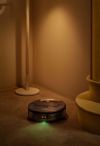 Tehnologia Dyson Spot+Scrub™ AI face curățenie chiar și când utilizatorul nu este acasă