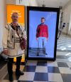 Video AI: Constantin Brâncuși, readus în dialog cu prezentul de trei antreprenori români, intr-un proiect local de interacțiune dintre inteligența artificială, holograme și patrimoniu cultural