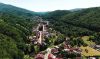 Noua serie documentară „Cine ascultă o casă?” este dedicata Văliugului, patrimoniului rural din zona Toplița, Oraviței, Secuimii și Roșiei Montane