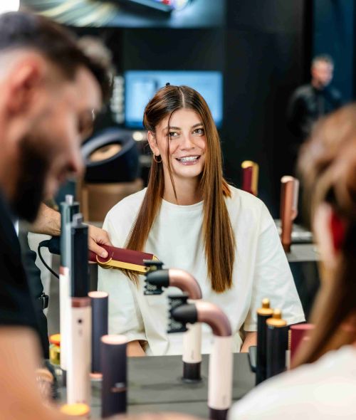 Love at first style: Dyson a celebrat iubirea într-o experiență interactivă, construită în jurul tehnologiei, designului și stilului personal.