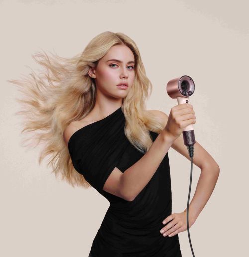 Dyson lansează uscatorul Supersonic™ Travel pentru cerințele călătorilor moderni, fără a compromite sănătatea părului sau rezultatele de styling